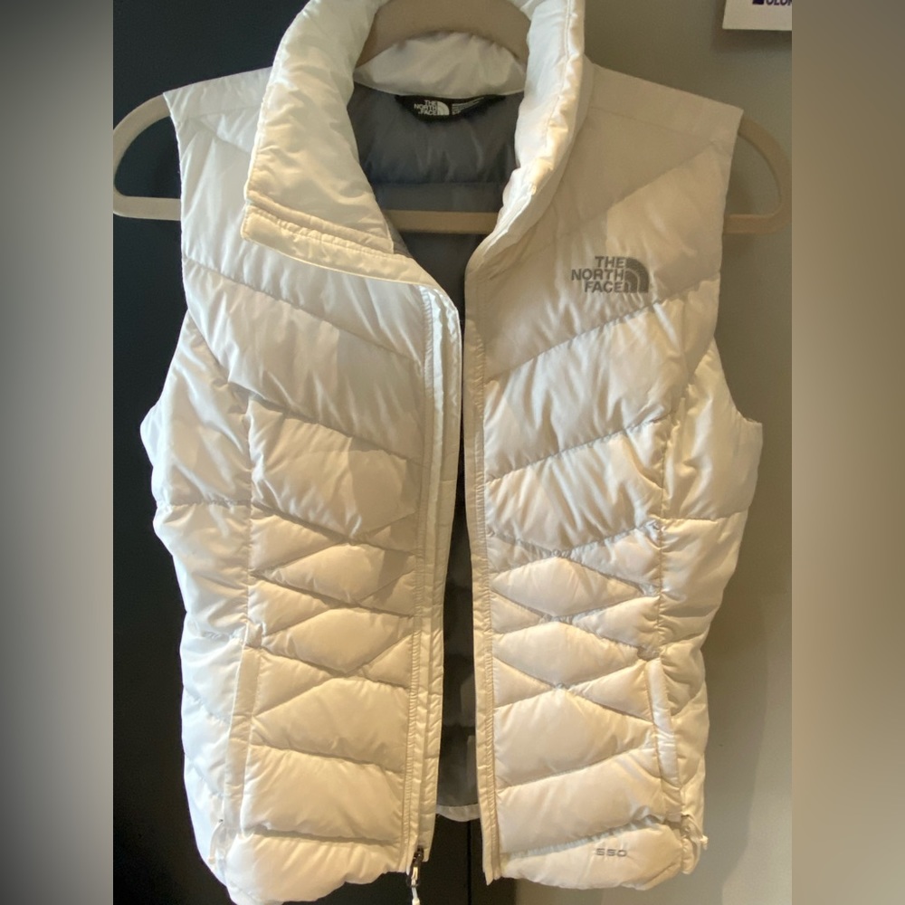 North face White winter vest in size S